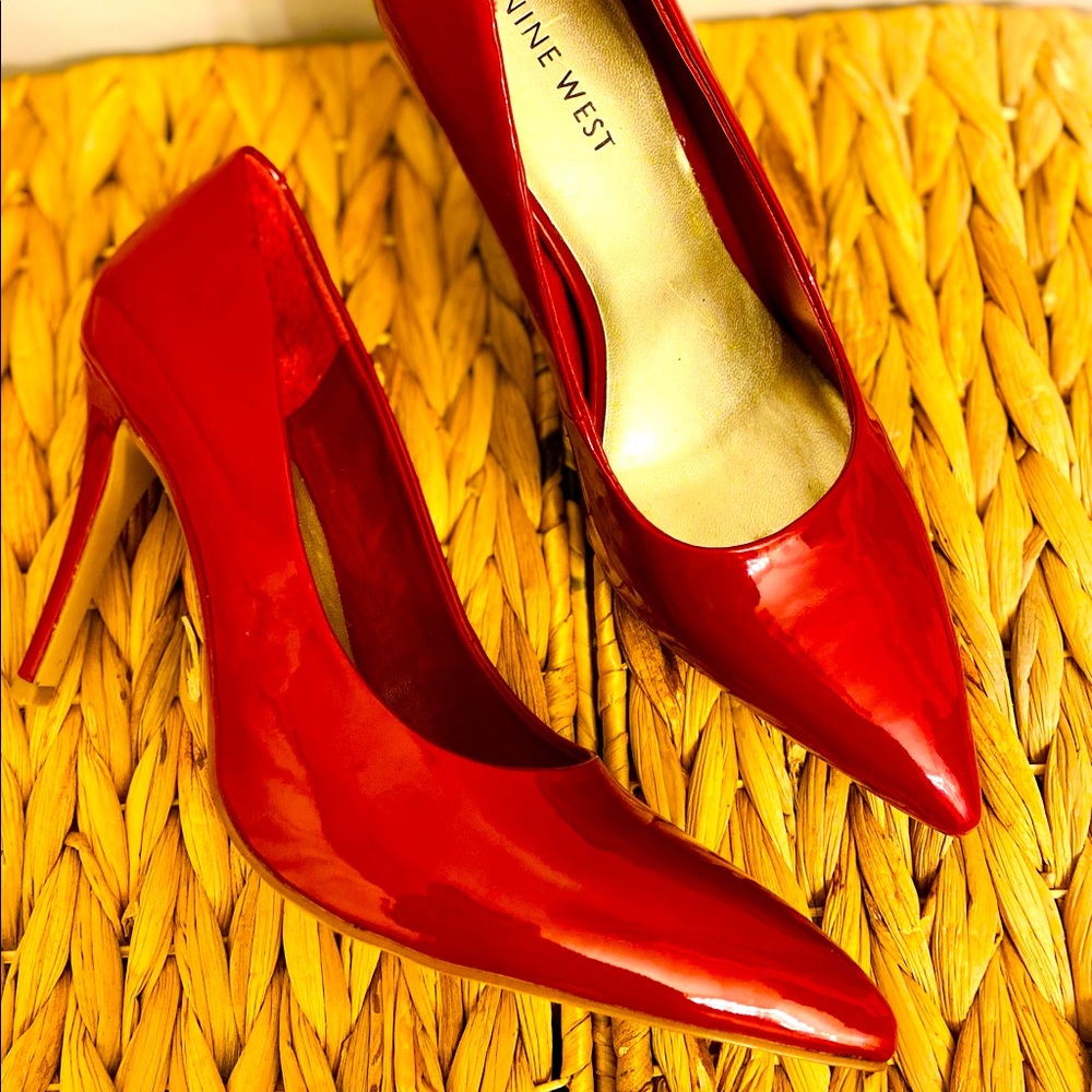 New Nine West Heels. Size 7. Patent leather. Pointed toe.